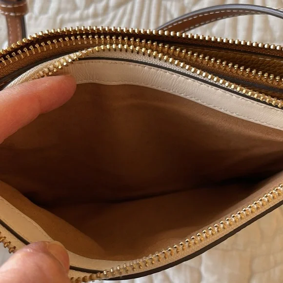 Tory Burch off White and Brown Crossbody Bag with Gold Logo - Picture 8 of 10